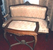 Антикварный комплект (диван и столик) 19 века
