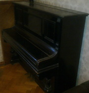 Продам антикварный комод,  стол,  пианино. Одесса. 